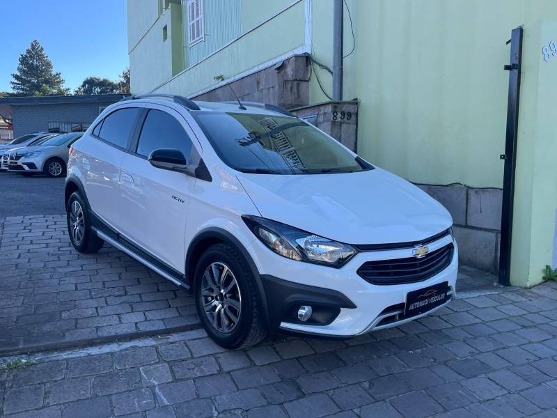 CHEVROLET - ONIX - 2016/2017 - Branca - R$ 64.900,00
