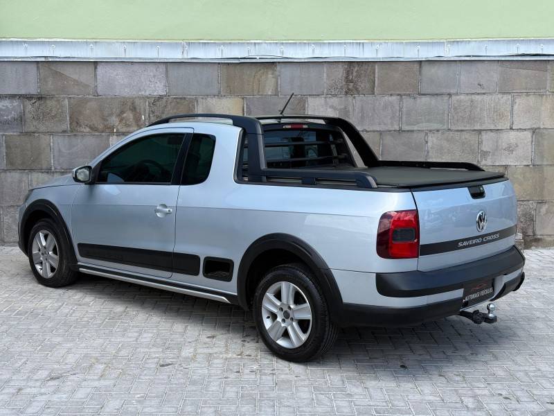 VOLKSWAGEN - SAVEIRO - 2013/2013 - Prata - R$ 56.900,00