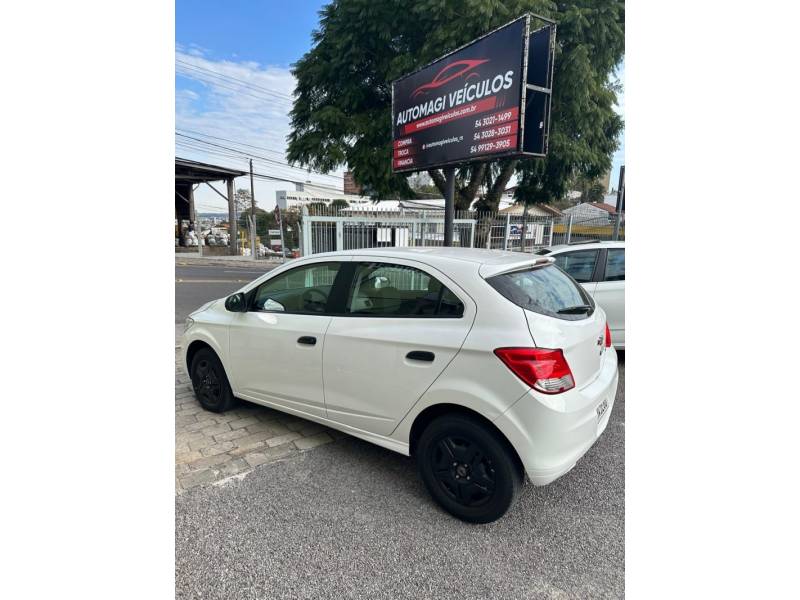 CHEVROLET - ONIX - 2015/2016 - Branca - R$ 45.900,00