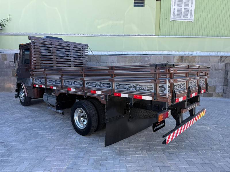 MERCEDES-BENZ - 708 - 1988/1988 - Bege - R$ 119.900,00