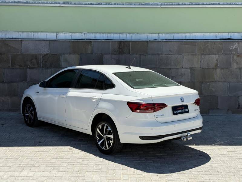 VOLKSWAGEN - VIRTUS - 2021/2022 - Branca - R$ 93.900,00