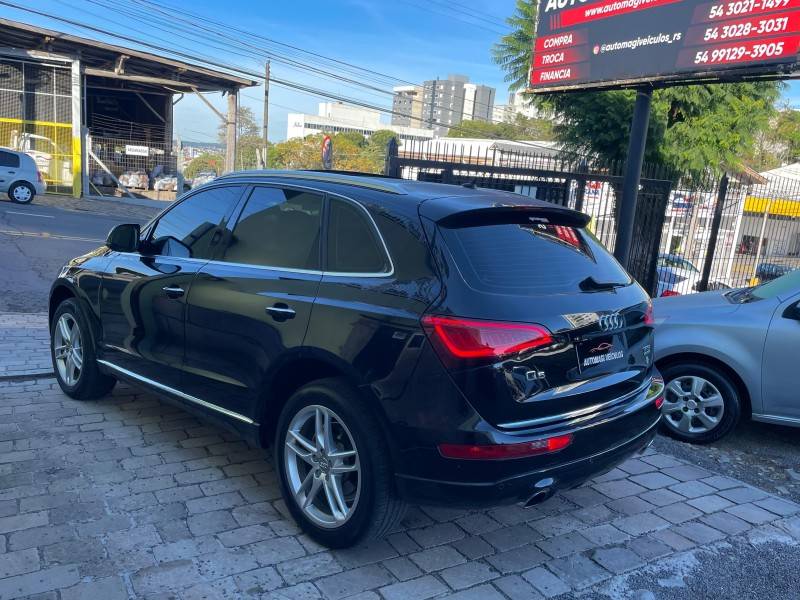 AUDI - Q5 - 2015/2016 - Preta - R$ 110.900,00