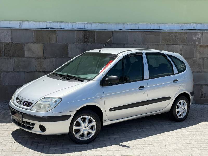 RENAULT - SCÉNIC - 2010/2011 - Prata - R$ 27.900,00
