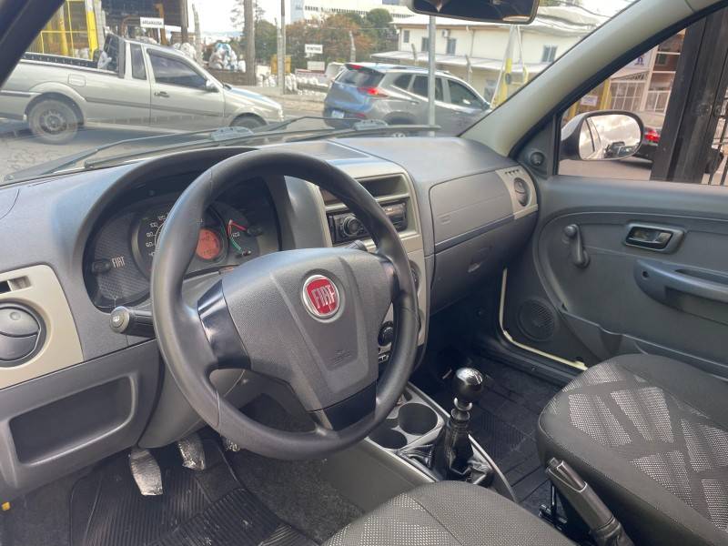FIAT - PALIO - 2015/2015 - Branca - R$ 25.900,00