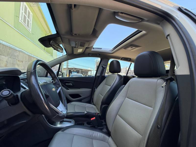 CHEVROLET - TRACKER - 2014/2015 - Branca - R$ 69.900,00