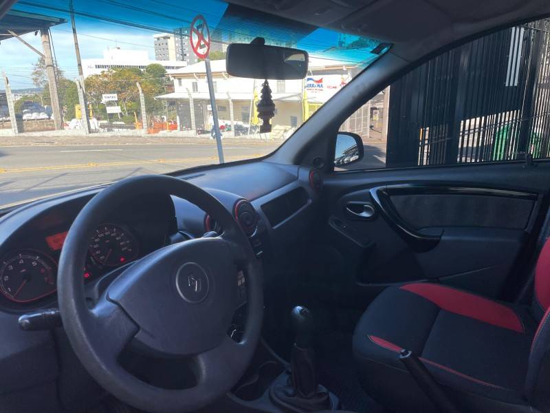 RENAULT - SANDERO - 2012/2013 - Preta - R$ 41.900,00