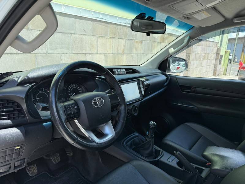 TOYOTA - HILUX - 2021/2021 - Branca - R$ 173.900,00