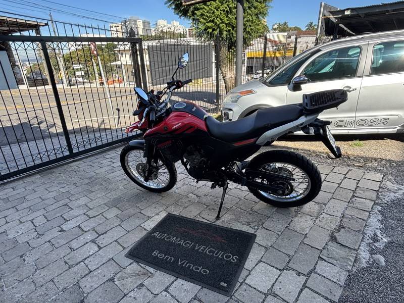 YAMAHA - XTZ 250 - 2023/2023 - Vermelha - R$ 26.900,00