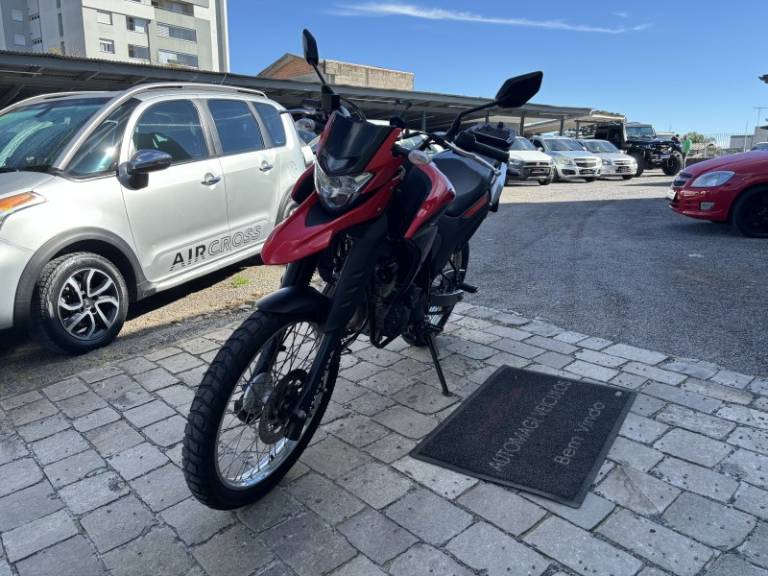 YAMAHA - XTZ 250 - 2023/2023 - Vermelha - R$ 26.900,00
