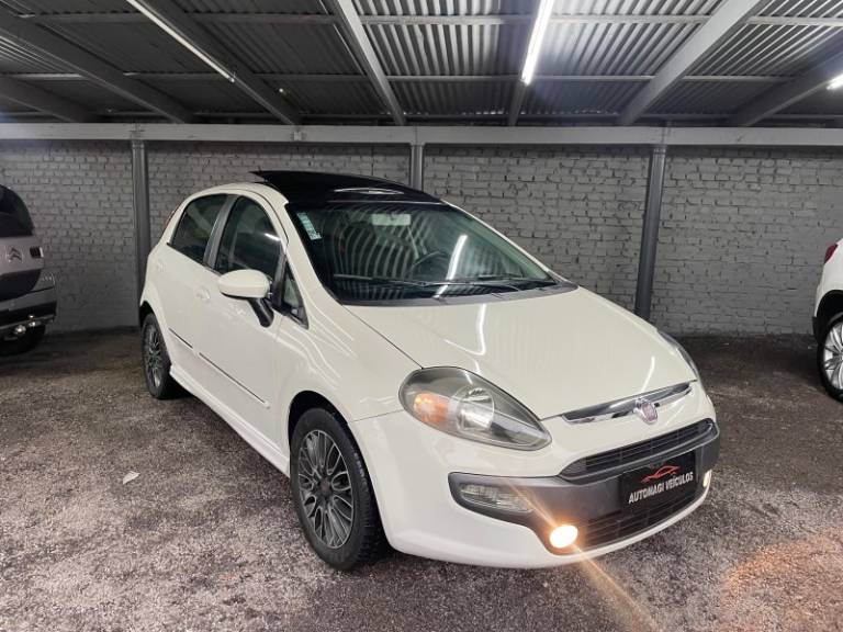 FIAT - PUNTO - 2013/2013 - Branca - R$ 49.999,00