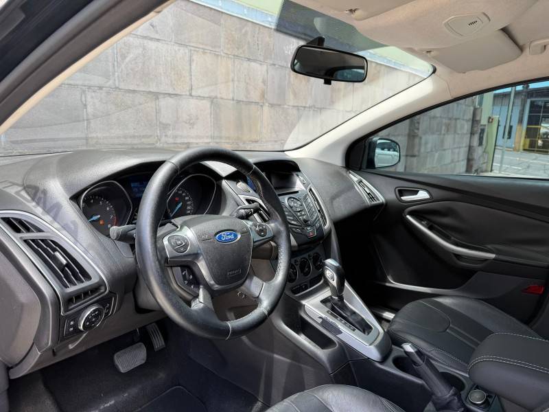 FORD - FOCUS - 2013/2014 - Preta - R$ 49.900,00