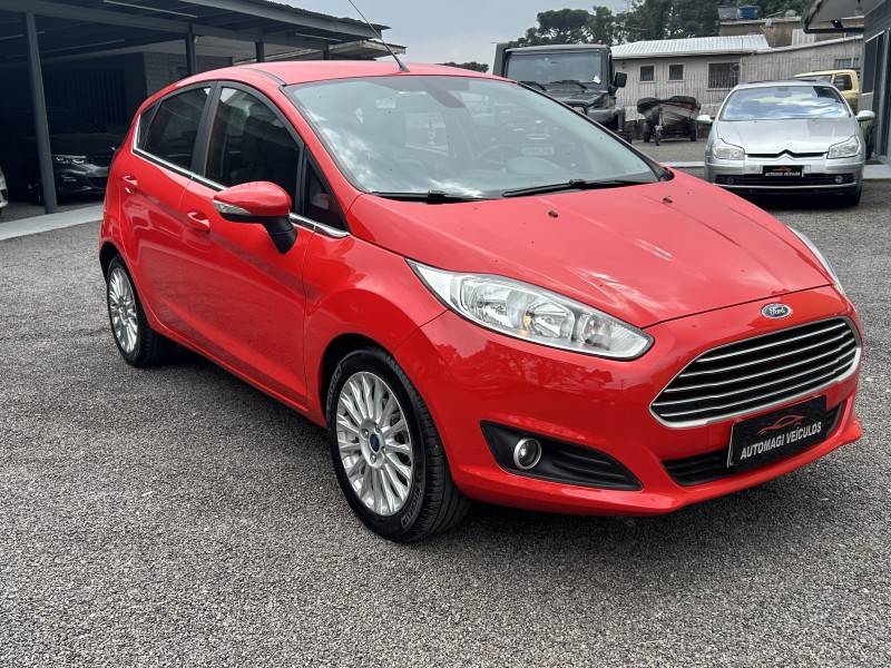 FORD - FIESTA - 2014/2015 - Vermelha - R$ 54.900,00