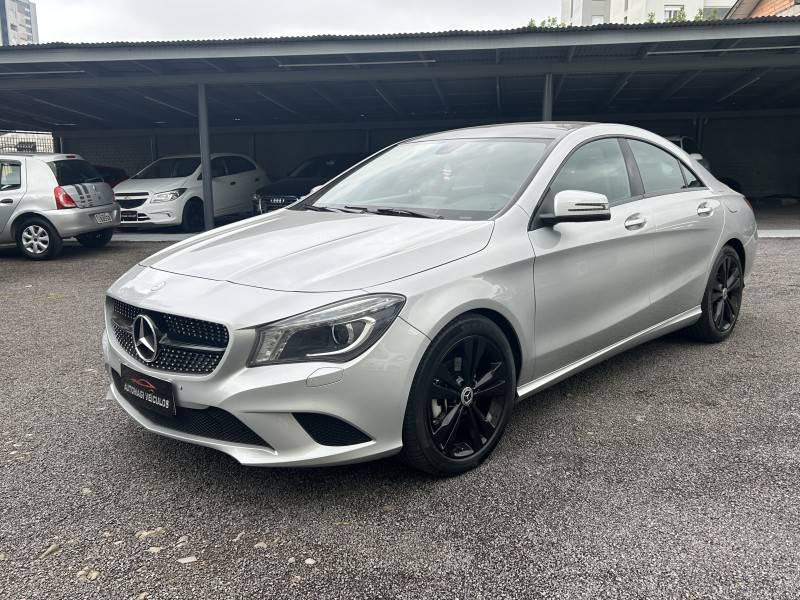 MERCEDES-BENZ - CLA 200 - 2014/2014 - Prata - R$ 119.900,00