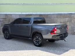 TOYOTA - HILUX - 2021/2021 - Cinza - R$ 259.900,00