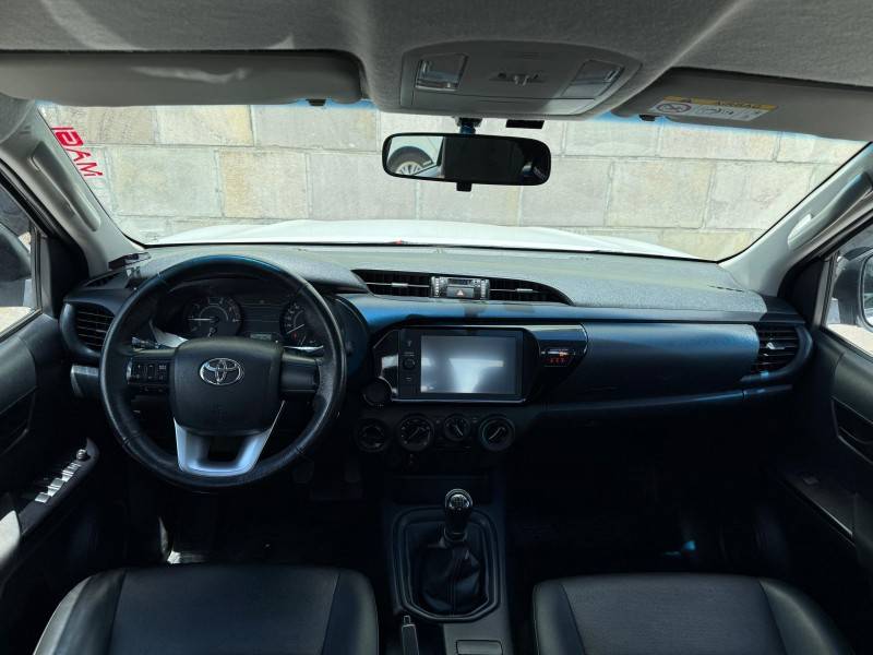 TOYOTA - HILUX - 2021/2021 - Branca - R$ 173.900,00