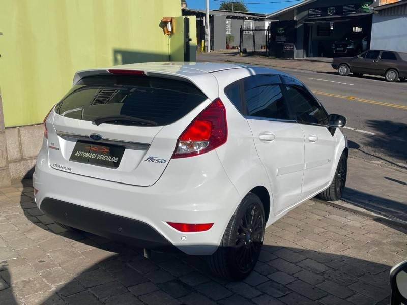 FORD - FIESTA - 2015/2015 - Branca - R$ 54.900,00