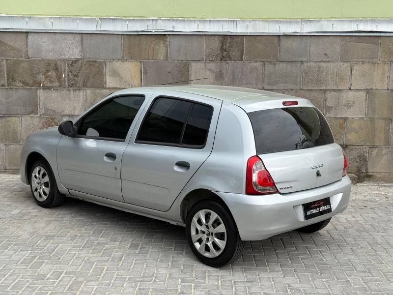 RENAULT - CLIO - 2013/2014 - Prata - R$ 31.900,00