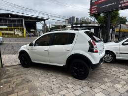 RENAULT - SANDERO - 2013/2014 - Branca - R$ 43.900,00