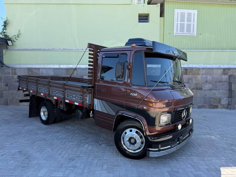 MERCEDES-BENZ - 708 - 1988/1988 - Bege - R$ 119.900,00