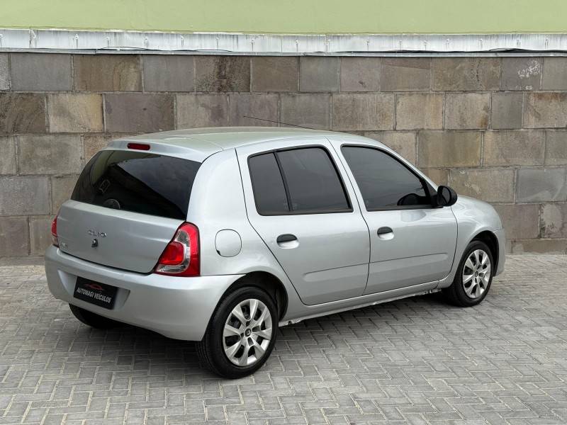 RENAULT - CLIO - 2013/2014 - Prata - R$ 31.900,00