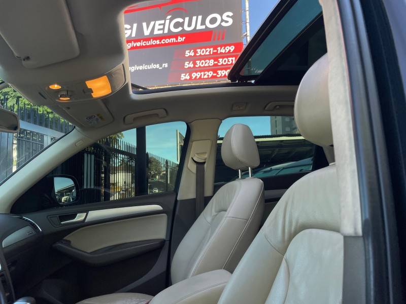 AUDI - Q5 - 2015/2016 - Preta - R$ 110.900,00