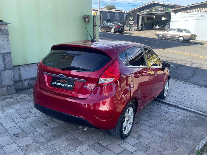 FORD - FIESTA - 2012/2012 - Vermelha - R$ 38.900,00