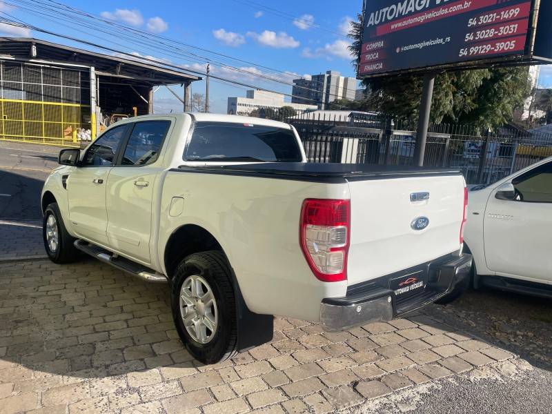 FORD - RANGER - 2014/2014 - Branca - R$ 85.900,00