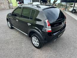 RENAULT - SANDERO - 2012/2013 - Preta - R$ 35.900,00