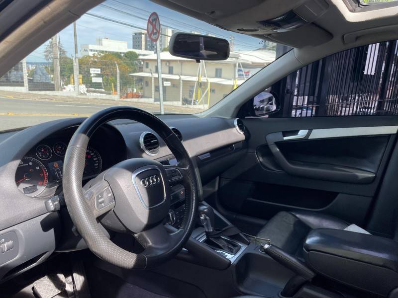 AUDI - A3 - 2010/2010 - Preta - R$ 64.900,00