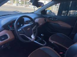 CHEVROLET - ONIX - 2016/2017 - Branca - R$ 64.900,00