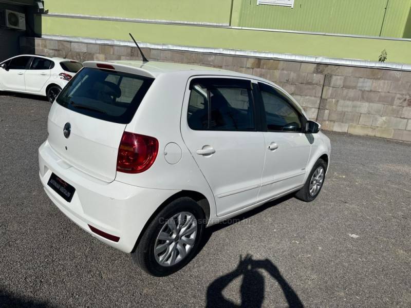 VOLKSWAGEN - FOX - 2013/2013 - Branca - R$ 33.900,00