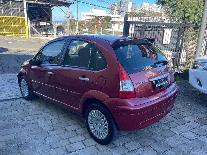 CITROËN - C3 - 2006/2007 - Vermelha - R$ 21.900,00