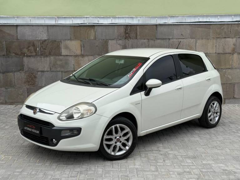 FIAT - PUNTO - 2014/2014 - Branca - R$ 41.900,00