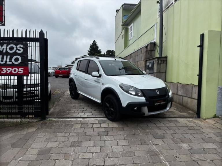 RENAULT - SANDERO - 2013/2014 - Branca - R$ 43.900,00