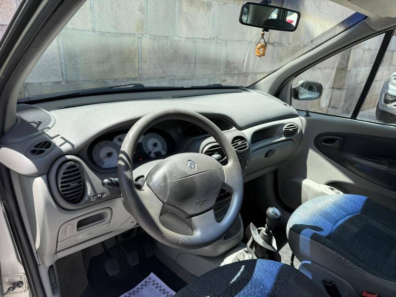 RENAULT - SCÉNIC - 2010/2011 - Prata - R$ 27.900,00