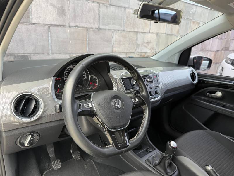 VOLKSWAGEN - UP - 2018/2018 - Preta - R$ 63.900,00