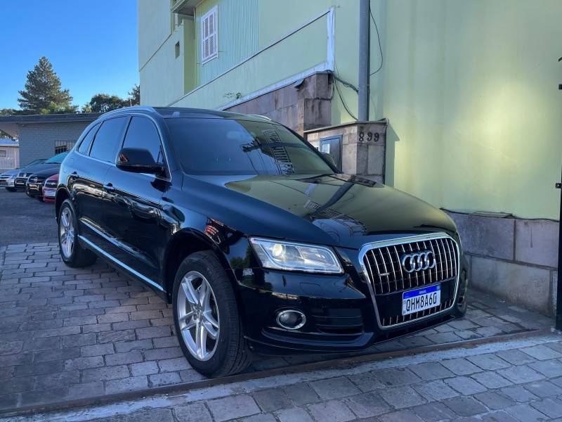 AUDI - Q5 - 2015/2016 - Preta - R$ 110.900,00