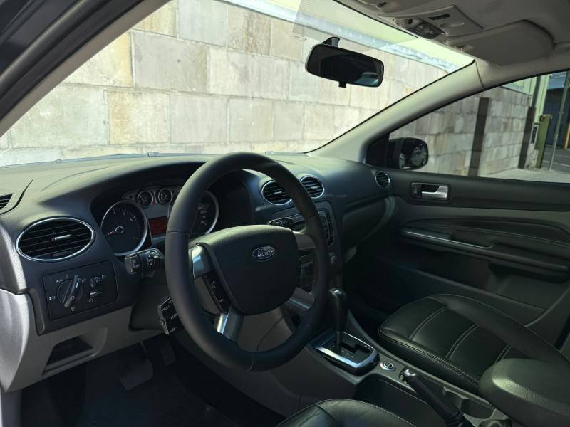 FORD - FOCUS - 2009/2009 - Preta - R$ 45.900,00