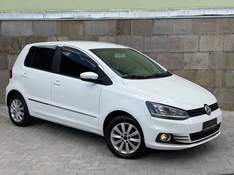 VOLKSWAGEN - FOX - 2014/2015 - Branca - R$ 46.900,00