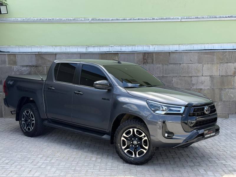 TOYOTA - HILUX - 2021/2021 - Cinza - R$ 259.900,00