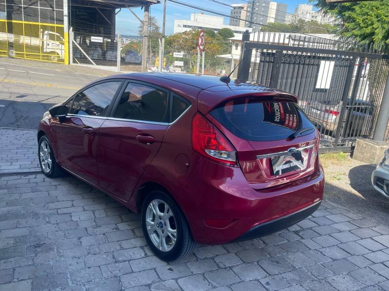 FORD - FIESTA - 2012/2012 - Vermelha - R$ 38.900,00