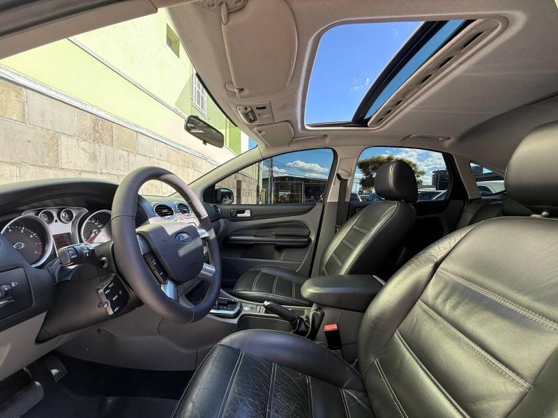 FORD - FOCUS - 2009/2009 - Preta - R$ 45.900,00