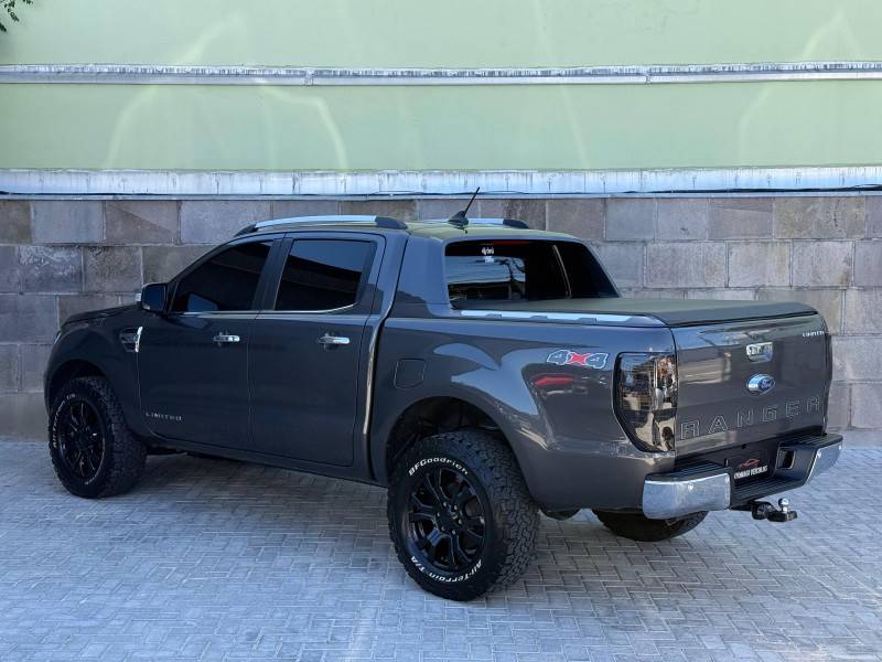 FORD - RANGER - 2021/2022 - Cinza - R$ 189.900,00