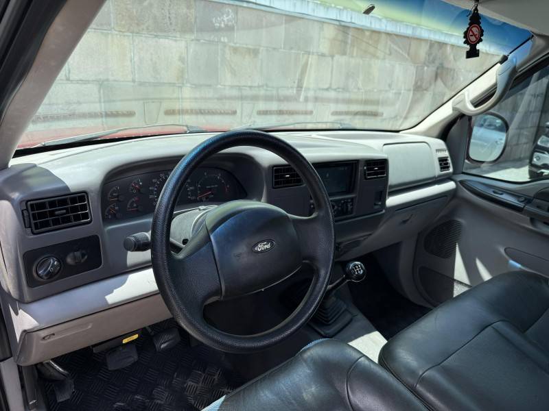 FORD - F-250 - 2001/2001 - Vermelha - R$ 205.900,00