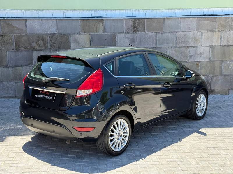 FORD - FIESTA - 2014/2015 - Preta - R$ 49.900,00