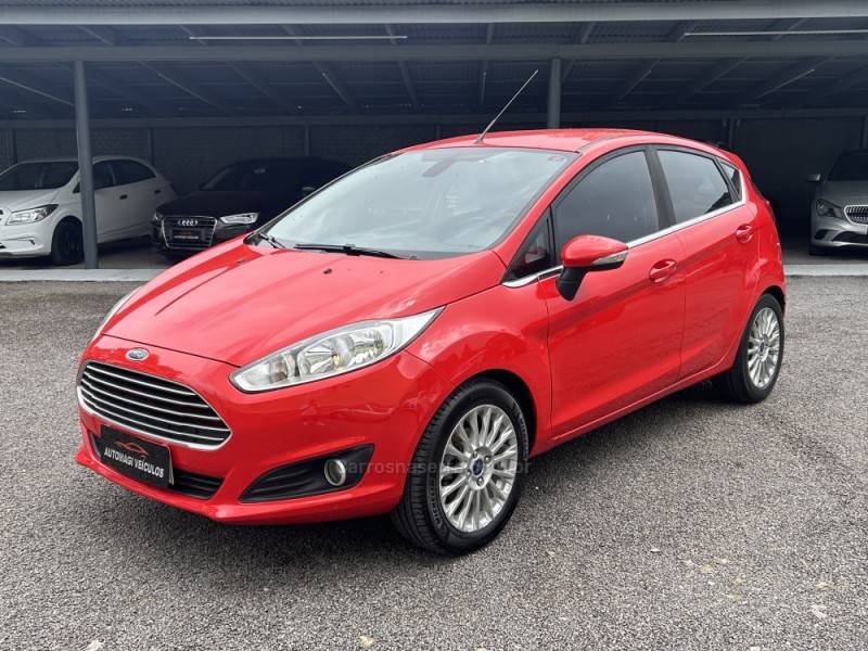 FORD - FIESTA - 2014/2015 - Vermelha - R$ 52.900,00