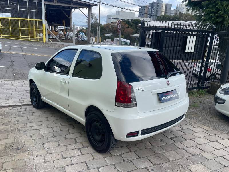 FIAT - PALIO - 2015/2015 - Branca - R$ 25.900,00