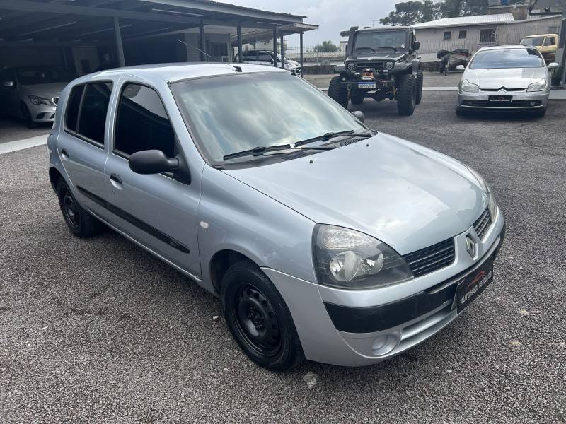 RENAULT - CLIO - 2004/2005 - Prata - R$ 18.900,00