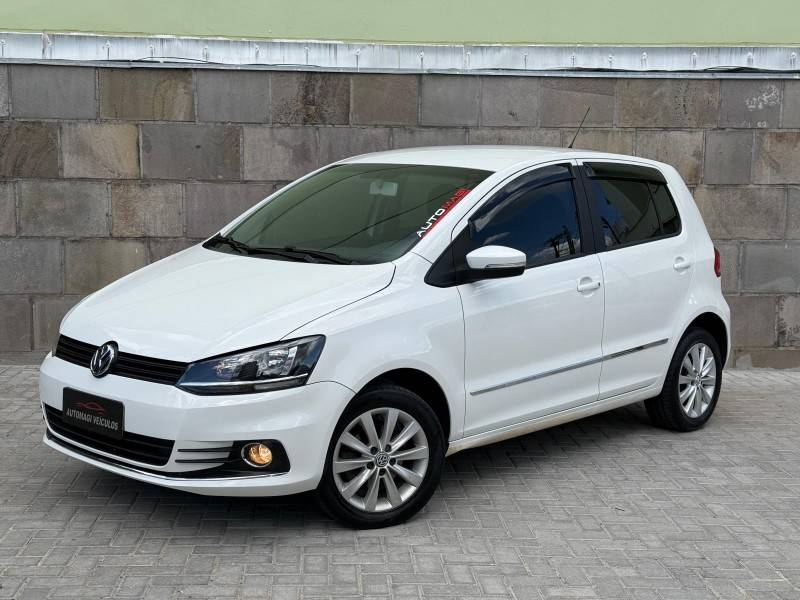 VOLKSWAGEN - FOX - 2014/2015 - Branca - R$ 46.900,00