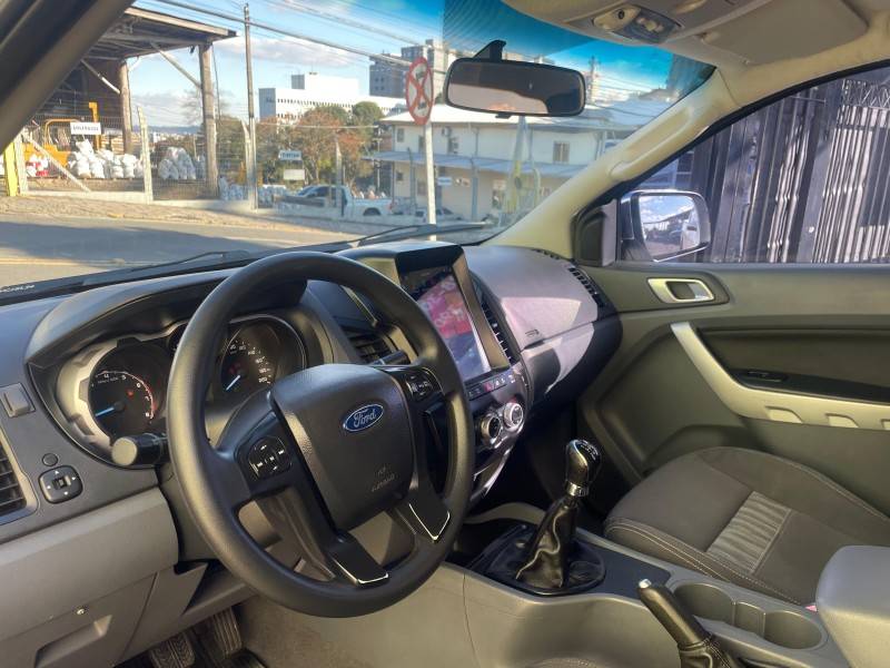 FORD - RANGER - 2014/2014 - Branca - R$ 85.900,00